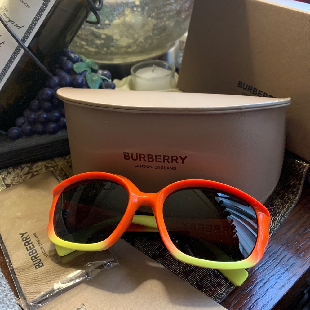Authentic BURBERRY 56mm oval acetate UNISEX-sunglasses - Picture 12 of 13